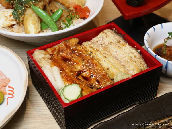 本鰻魚：台中美食│本 鰻魚料理屋〃太平人氣鰻魚專賣店，鰻魚重飯一鰻兩吃，還有丼飯、串燒等料理，對面有超大免費停車場～