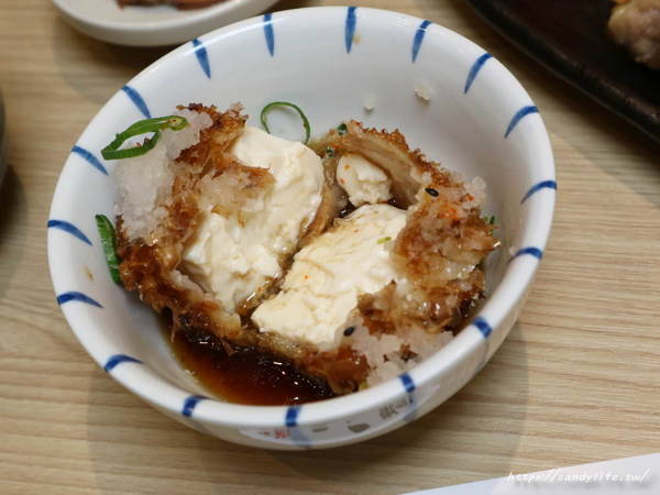 本鰻魚：台中美食│本 鰻魚料理屋〃太平人氣鰻魚專賣店，鰻魚重飯一鰻兩吃，還有丼飯、串燒等料理，對面有超大免費停車場～