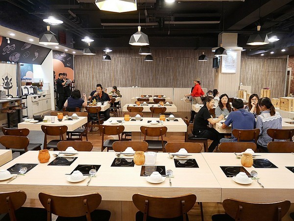 想想鍋物：想想鍋物-台中新開幕火鍋  西屯東興路上最耀眼的一家店  店內提供火鍋也販售藥膳食補  一起來品嚐霸氣海陸拼盤