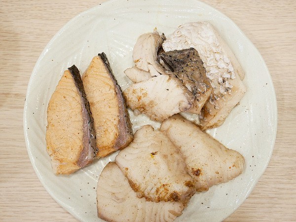 想想鍋物：想想鍋物-台中新開幕火鍋  西屯東興路上最耀眼的一家店  店內提供火鍋也販售藥膳食補  一起來品嚐霸氣海陸拼盤