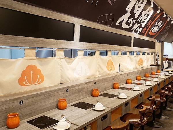 想想鍋物：想想鍋物-台中新開幕火鍋  西屯東興路上最耀眼的一家店  店內提供火鍋也販售藥膳食補  一起來品嚐霸氣海陸拼盤