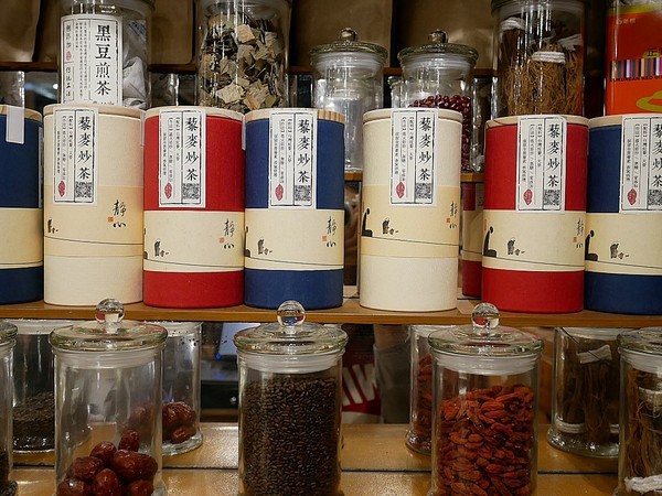 想想鍋物：想想鍋物-台中新開幕火鍋  西屯東興路上最耀眼的一家店  店內提供火鍋也販售藥膳食補  一起來品嚐霸氣海陸拼盤