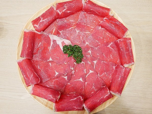 想想鍋物：想想鍋物-台中新開幕火鍋  西屯東興路上最耀眼的一家店  店內提供火鍋也販售藥膳食補  一起來品嚐霸氣海陸拼盤