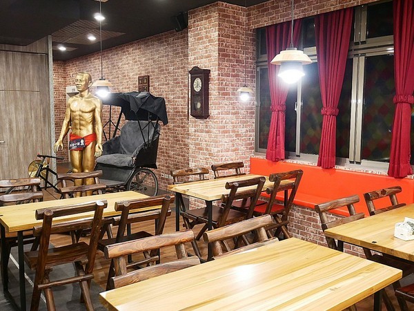 想想鍋物：想想鍋物-台中新開幕火鍋  西屯東興路上最耀眼的一家店  店內提供火鍋也販售藥膳食補  一起來品嚐霸氣海陸拼盤