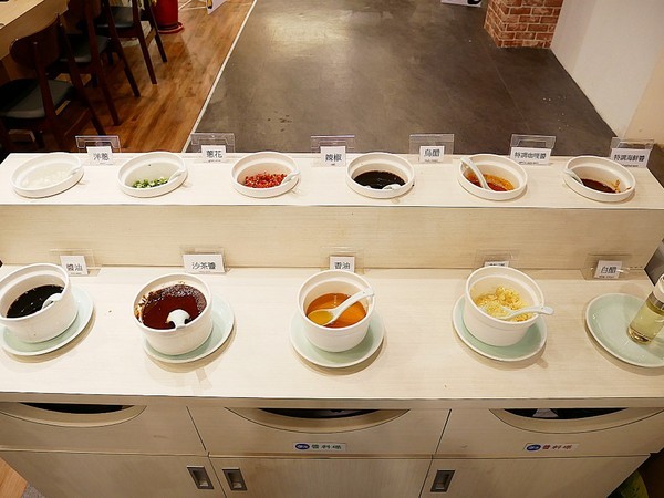 想想鍋物：想想鍋物-台中新開幕火鍋  西屯東興路上最耀眼的一家店  店內提供火鍋也販售藥膳食補  一起來品嚐霸氣海陸拼盤