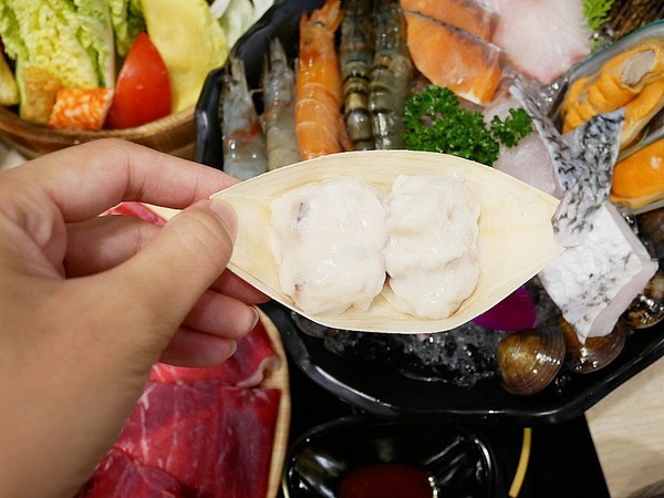 想想鍋物：想想鍋物-台中新開幕火鍋  西屯東興路上最耀眼的一家店  店內提供火鍋也販售藥膳食補  一起來品嚐霸氣海陸拼盤