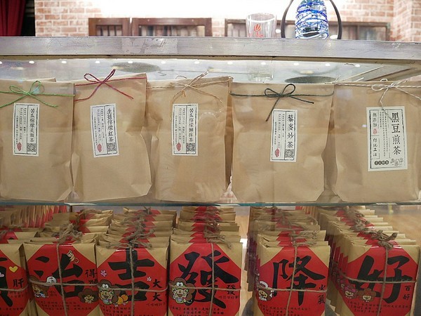 想想鍋物：想想鍋物-台中新開幕火鍋  西屯東興路上最耀眼的一家店  店內提供火鍋也販售藥膳食補  一起來品嚐霸氣海陸拼盤