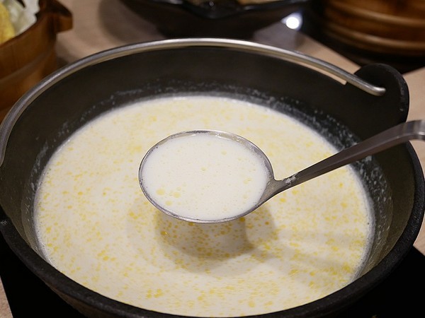 想想鍋物：想想鍋物-台中新開幕火鍋  西屯東興路上最耀眼的一家店  店內提供火鍋也販售藥膳食補  一起來品嚐霸氣海陸拼盤