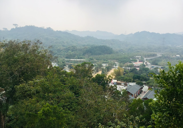 [台南旅遊] 白河萬里長城文化主題館｜仿萬里長城風情的登山步道、看得到摸得到的兵馬俑和台灣文物、彷彿穿梭到古代宮廷的古裝體驗，適合親子旅遊休閒的台南新景點！