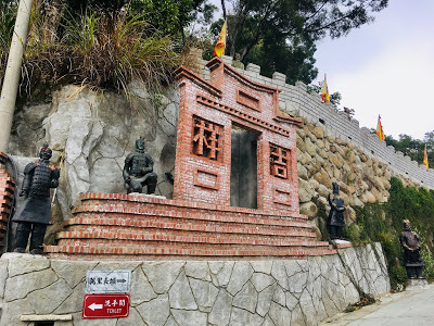 [台南旅遊] 白河萬里長城文化主題館｜仿萬里長城風情的登山步道、看得到摸得到的兵馬俑和台灣文物、彷彿穿梭到古代宮廷的古裝體驗，適合親子旅遊休閒的台南新景點！