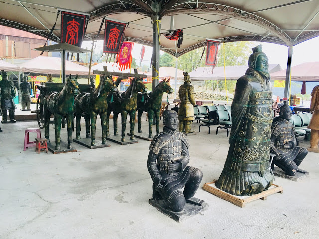 [台南旅遊] 白河萬里長城文化主題館｜仿萬里長城風情的登山步道、看得到摸得到的兵馬俑和台灣文物、彷彿穿梭到古代宮廷的古裝體驗，適合親子旅遊休閒的台南新景點！