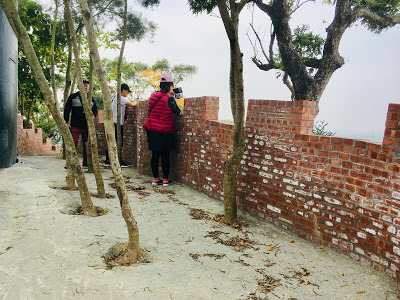 [台南旅遊] 白河萬里長城文化主題館｜仿萬里長城風情的登山步道、看得到摸得到的兵馬俑和台灣文物、彷彿穿梭到古代宮廷的古裝體驗，適合親子旅遊休閒的台南新景點！