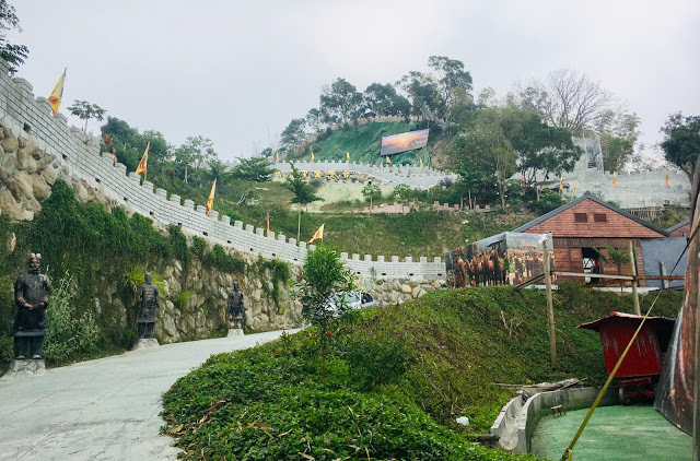 [台南旅遊] 白河萬里長城文化主題館｜仿萬里長城風情的登山步道、看得到摸得到的兵馬俑和台灣文物、彷彿穿梭到古代宮廷的古裝體驗，適合親子旅遊休閒的台南新景點！