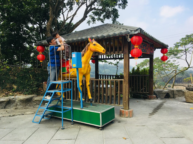 [台南旅遊] 白河萬里長城文化主題館｜仿萬里長城風情的登山步道、看得到摸得到的兵馬俑和台灣文物、彷彿穿梭到古代宮廷的古裝體驗，適合親子旅遊休閒的台南新景點！