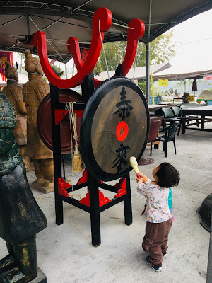 [台南旅遊] 白河萬里長城文化主題館｜仿萬里長城風情的登山步道、看得到摸得到的兵馬俑和台灣文物、彷彿穿梭到古代宮廷的古裝體驗，適合親子旅遊休閒的台南新景點！
