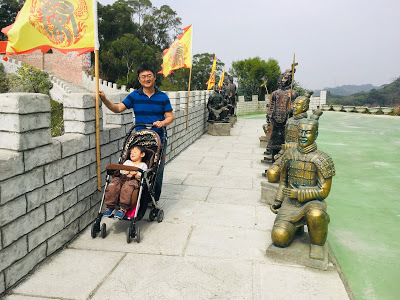[台南旅遊] 白河萬里長城文化主題館｜仿萬里長城風情的登山步道、看得到摸得到的兵馬俑和台灣文物、彷彿穿梭到古代宮廷的古裝體驗，適合親子旅遊休閒的台南新景點！