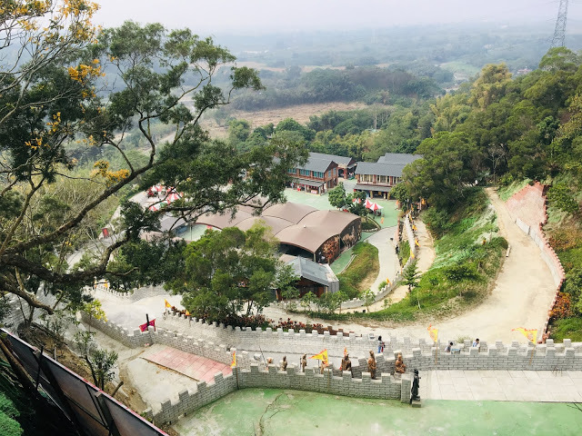 [台南旅遊] 白河萬里長城文化主題館｜仿萬里長城風情的登山步道、看得到摸得到的兵馬俑和台灣文物、彷彿穿梭到古代宮廷的古裝體驗，適合親子旅遊休閒的台南新景點！