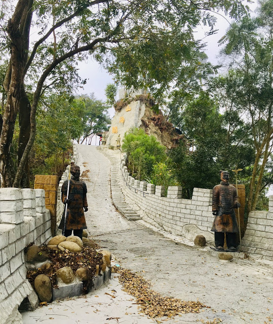 [台南旅遊] 白河萬里長城文化主題館｜仿萬里長城風情的登山步道、看得到摸得到的兵馬俑和台灣文物、彷彿穿梭到古代宮廷的古裝體驗，適合親子旅遊休閒的台南新景點！
