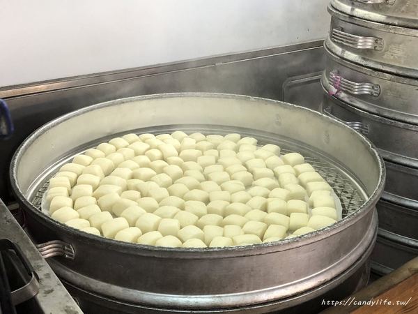 盧大爸 手工饅頭 彩虹小饅頭:台中美食│盧大爸 手工饅頭 彩虹小饅頭〃14年老店,超夯彩虹小饅頭,宅配訂單已排到兩個月後啦~