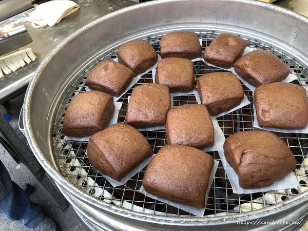 盧大爸 手工饅頭 彩虹小饅頭:台中美食│盧大爸 手工饅頭 彩虹小饅頭〃14年老店,超夯彩虹小饅頭,宅配訂單已排到兩個月後啦~