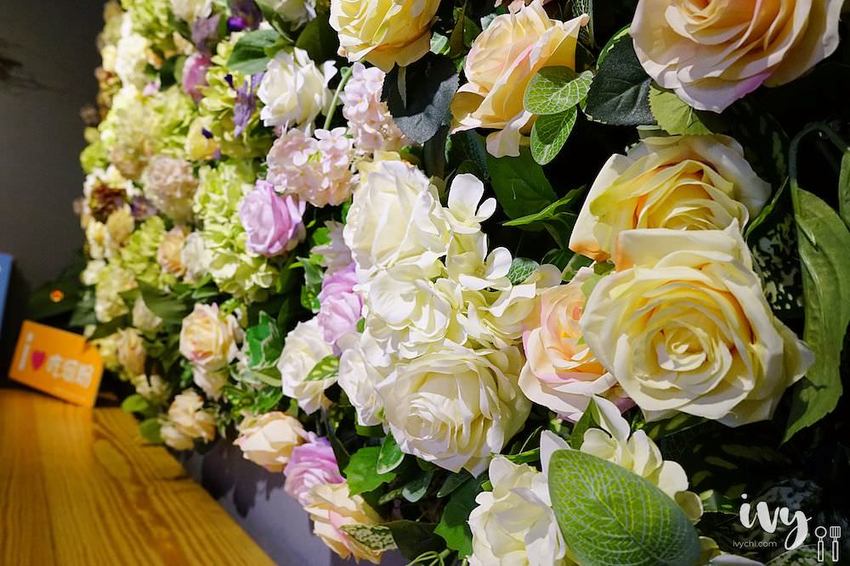 花越香越式料理|走進台中森林系越南餐廳，大片花牆任你拍，清甜爽口的味道很開胃！ - 艾薇覓食趣