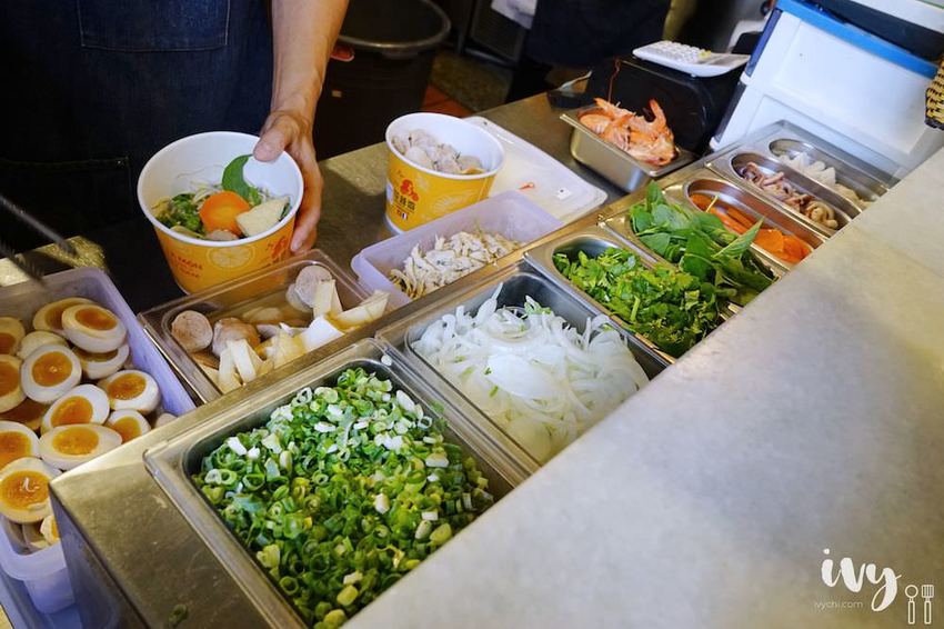 花越香越式料理|走進台中森林系越南餐廳，大片花牆任你拍，清甜爽口的味道很開胃！ - 艾薇覓食趣