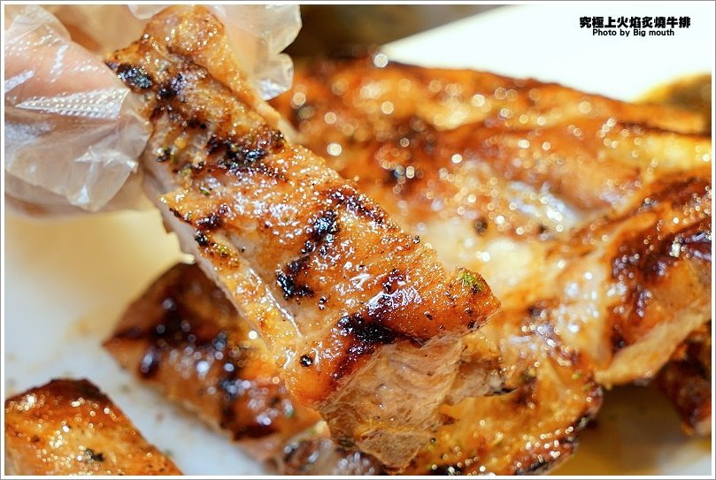 【板橋牛排】究極上火焰炙燒牛排.平價厚切牛排推薦!起司老饕牛排、法式迷迭香豬肋排必點!