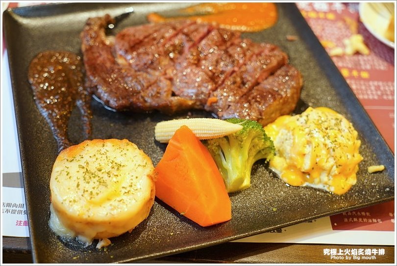 【板橋牛排】究極上火焰炙燒牛排.平價厚切牛排推薦!起司老饕牛排、法式迷迭香豬肋排必點!