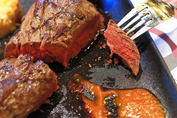 【板橋美食】究極上火焰炙燒牛排-平民的價格卻能吃到高檔餐廳的美味