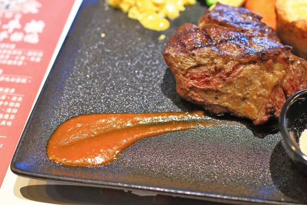 【板橋美食】究極上火焰炙燒牛排-平民的價格卻能吃到高檔餐廳的美味