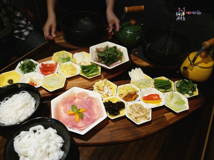 八妹婆婆, 忠貞美食, 米干, 英國啤酒, 過橋米線, 龍岡米干,聚餐