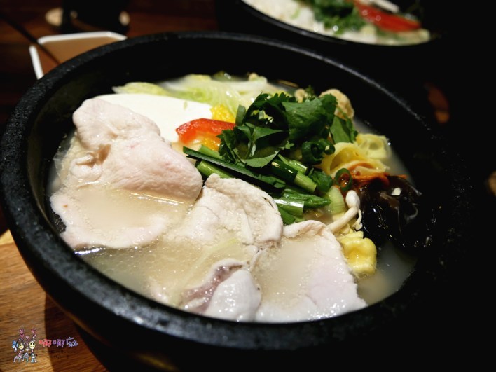 八妹婆婆, 忠貞美食, 米干, 英國啤酒, 過橋米線, 龍岡米干,聚餐