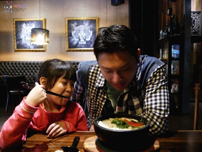 八妹婆婆, 忠貞美食, 米干, 英國啤酒, 過橋米線, 龍岡米干,聚餐