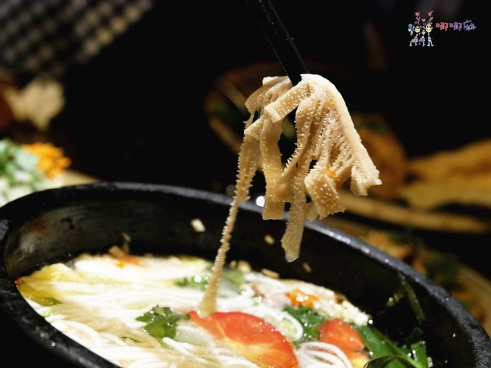 八妹婆婆, 忠貞美食, 米干, 英國啤酒, 過橋米線, 龍岡米干,聚餐