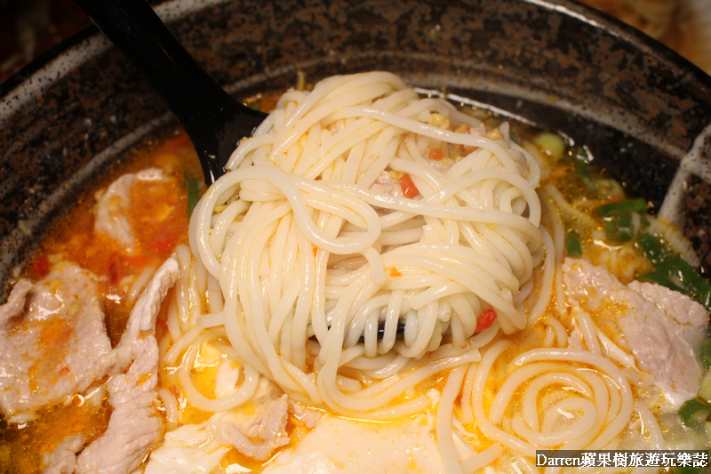 『桃園忠貞美食』八妹婆婆/桃園米線龍崗米干推薦/英式復古風餐廳吃雲南料理 - Darren蘋果樹旅遊玩樂誌