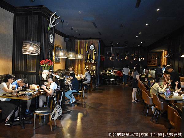 八妹婆婆07-用餐人潮漸現.JPG