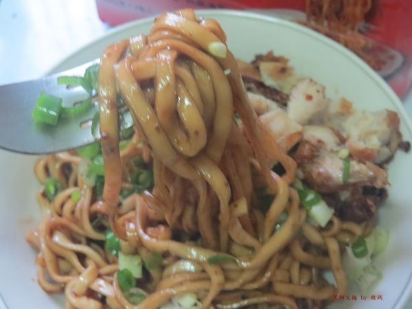 黑師父麵15.JPG