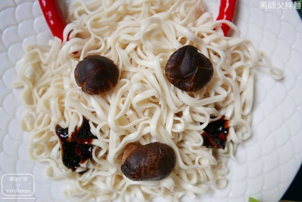 【宅配美食】黑師父拌麵｜有給力有牛逼｜乾拌麵就是要俘虜你的心_YoYoTempo優遊步調_013.JPG