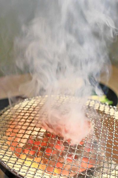 【新莊美食】なべNabe日式火鍋.燒烤-手臂般巨大明蝦及比臉大三倍帝王蟹火鍋店