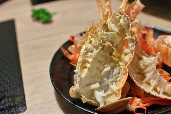 【新莊美食】なべNabe日式火鍋.燒烤-手臂般巨大明蝦及比臉大三倍帝王蟹火鍋店