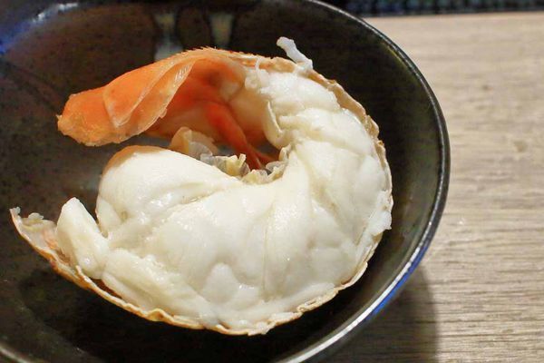 【新莊美食】なべNabe日式火鍋.燒烤-手臂般巨大明蝦及比臉大三倍帝王蟹火鍋店