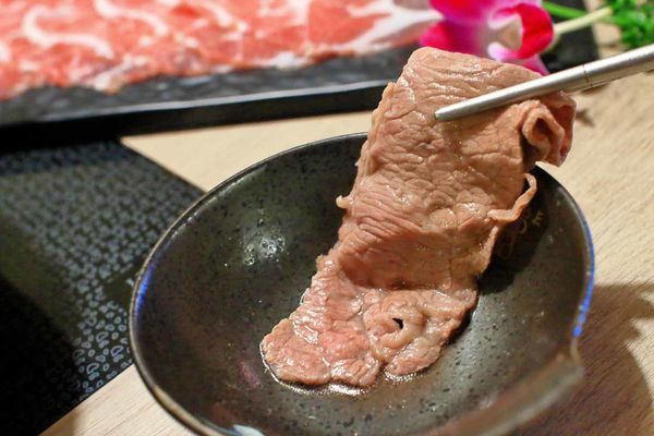 【新莊美食】なべNabe日式火鍋.燒烤-手臂般巨大明蝦及比臉大三倍帝王蟹火鍋店