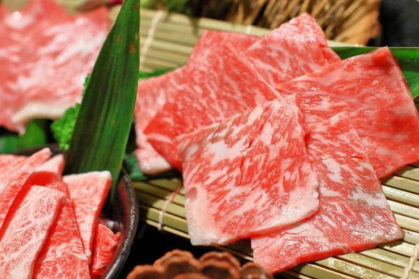 【新莊美食】なべNabe日式火鍋.燒烤-手臂般巨大明蝦及比臉大三倍帝王蟹火鍋店