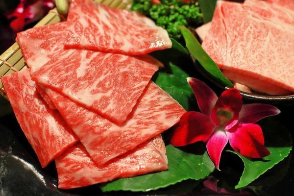 【新莊美食】なべNabe日式火鍋.燒烤-手臂般巨大明蝦及比臉大三倍帝王蟹火鍋店