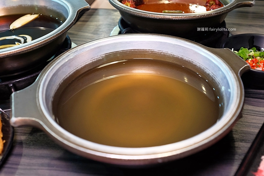 沐樺頂級肉品火鍋超市。營業時間人潮塞爆，爽嗑龍蝦免300、肉盤只要10元、肉品全面買二再送一！ @蹦啾♥謝蘿莉 La vie heureuse