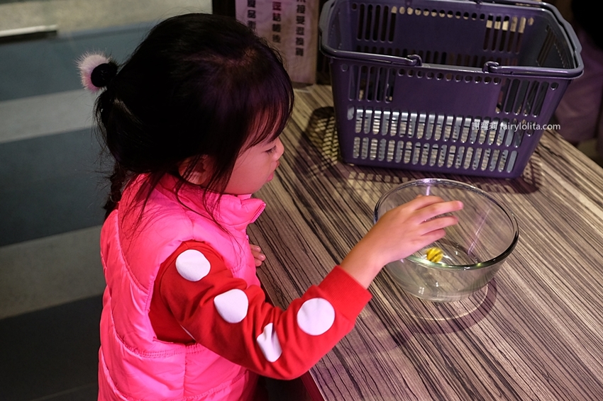 沐樺頂級肉品火鍋超市。營業時間人潮塞爆，爽嗑龍蝦免300、肉盤只要10元、肉品全面買二再送一！ @蹦啾♥謝蘿莉 La vie heureuse