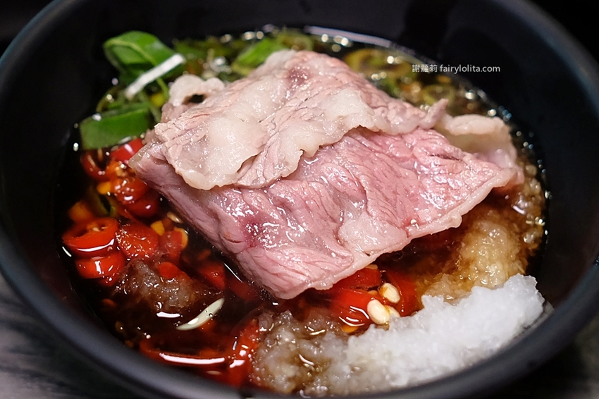 沐樺頂級肉品火鍋超市。營業時間人潮塞爆，爽嗑龍蝦免300、肉盤只要10元、肉品全面買二再送一！ @蹦啾♥謝蘿莉 La vie heureuse