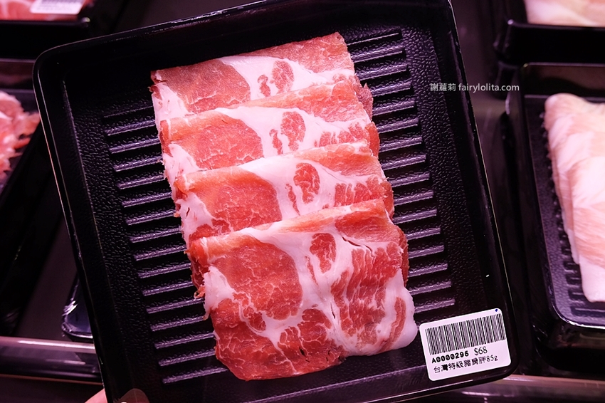 沐樺頂級肉品火鍋超市。營業時間人潮塞爆，爽嗑龍蝦免300、肉盤只要10元、肉品全面買二再送一！ @蹦啾♥謝蘿莉 La vie heureuse