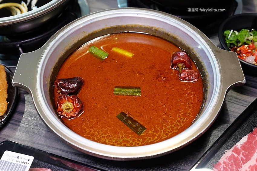 沐樺頂級肉品火鍋超市。營業時間人潮塞爆，爽嗑龍蝦免300、肉盤只要10元、肉品全面買二再送一！ @蹦啾♥謝蘿莉 La vie heureuse