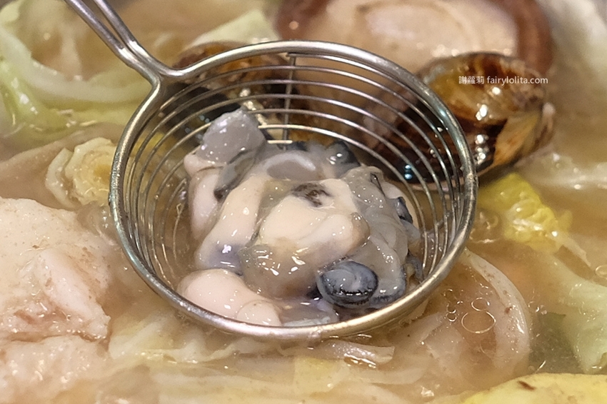 沐樺頂級肉品火鍋超市。營業時間人潮塞爆，爽嗑龍蝦免300、肉盤只要10元、肉品全面買二再送一！ @蹦啾♥謝蘿莉 La vie heureuse